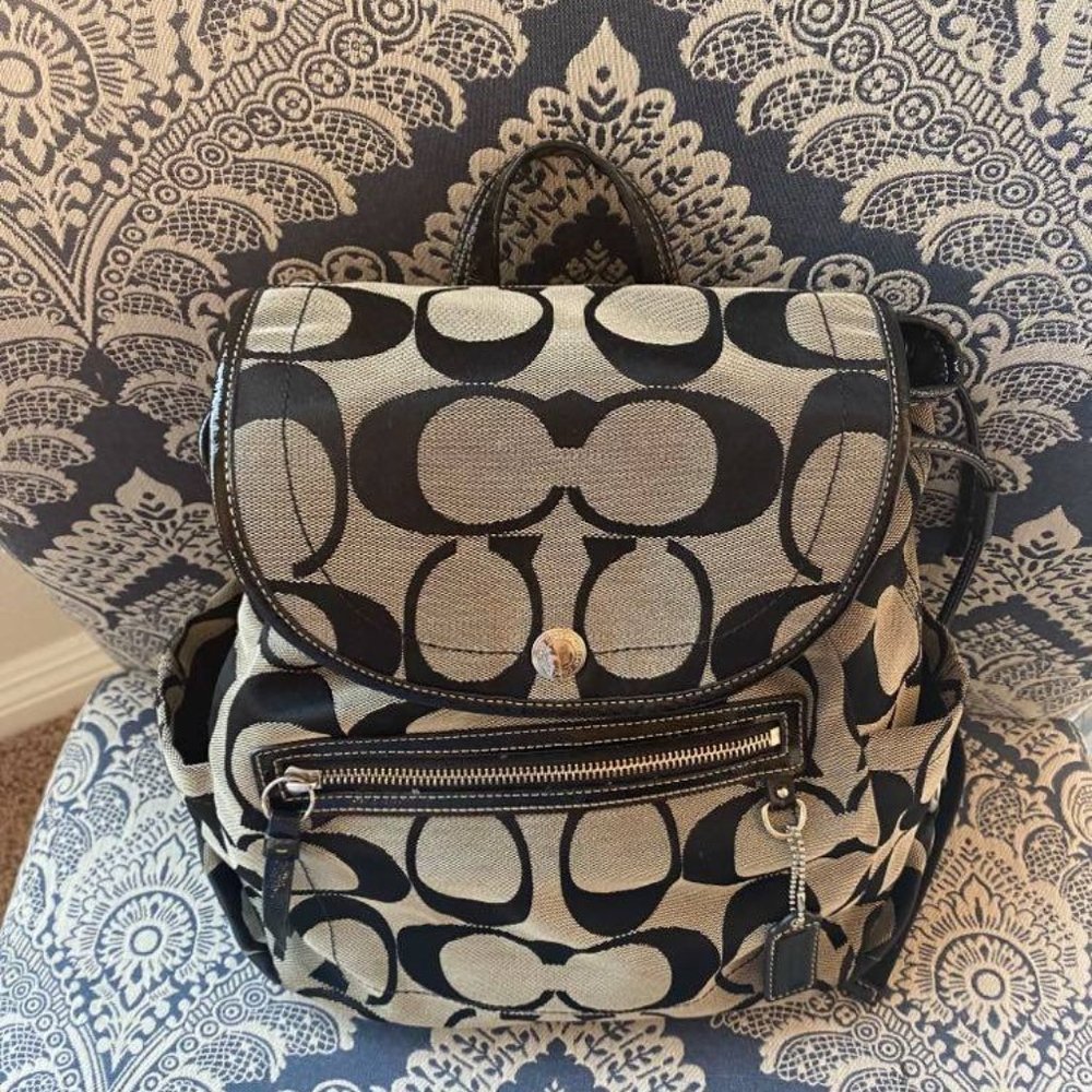 COACH SIGNATURE BACKPACK PURSE GRAY & BLACK